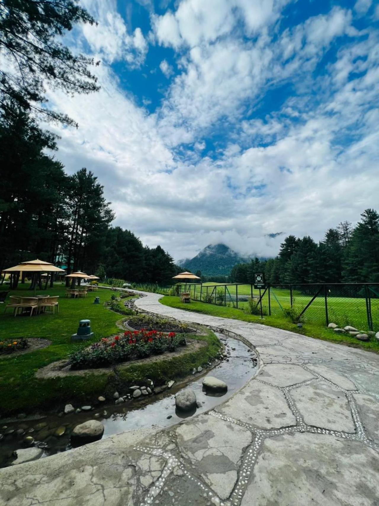 Radisson Golf Resort Пахалгам Экстерьер фото